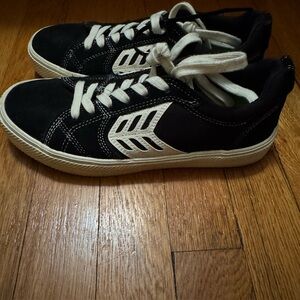 Cariuma CATIBA Pro Low Top Sneaker